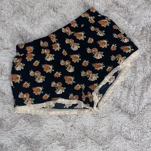 Lace Trim Floral Print Shorts